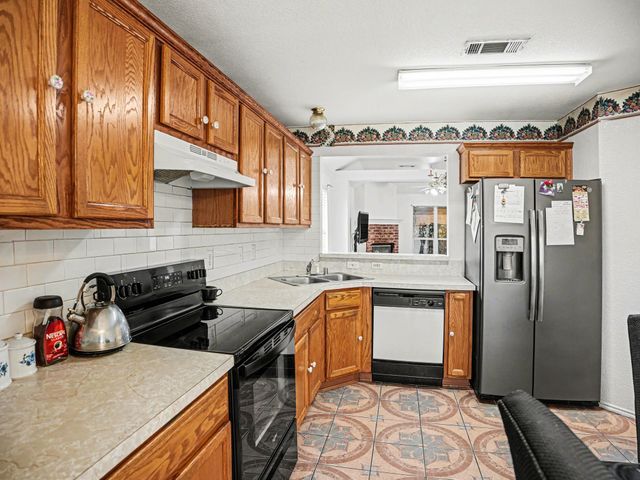 259 Cobblestone Circle, Red Oak, TX 75154