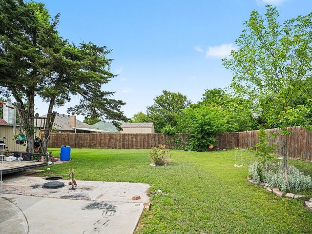 259 Cobblestone Circle, Red Oak, TX 75154