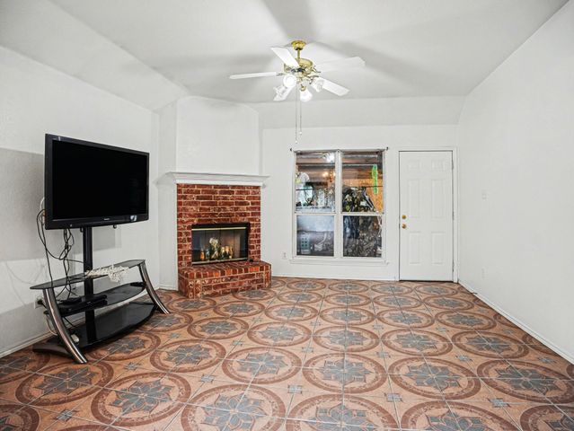 259 Cobblestone Circle, Red Oak, TX 75154