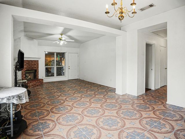 259 Cobblestone Circle, Red Oak, TX 75154