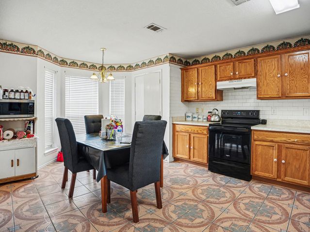 259 Cobblestone Circle, Red Oak, TX 75154