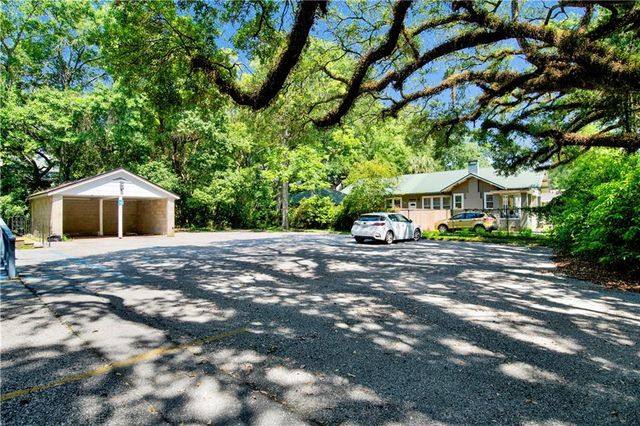 1911 Government Street, Mobile, AL 36606