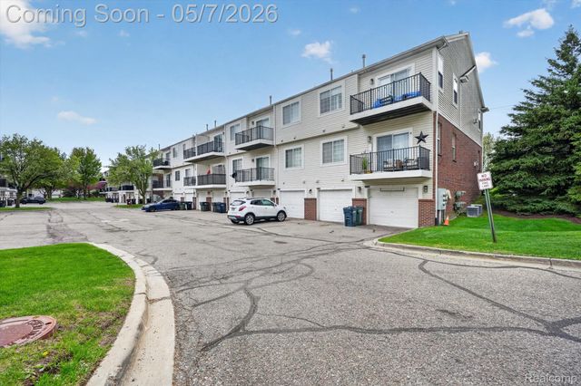 43027 Strand Drive, Sterling Heights, MI 48313