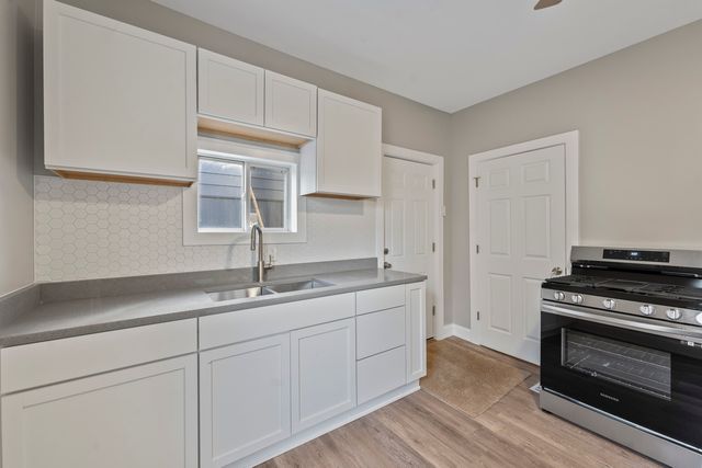 418 W Illinois Avenue, Aurora, IL 60506