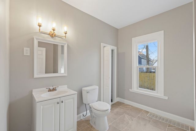 418 W Illinois Avenue, Aurora, IL 60506