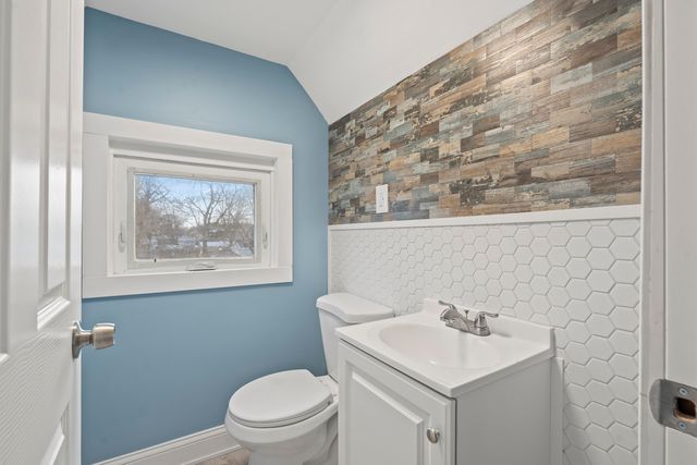 418 W Illinois Avenue, Aurora, IL 60506