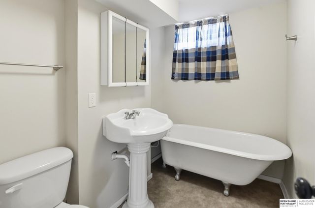 1310 N 67th Street, Lincoln, NE 68505