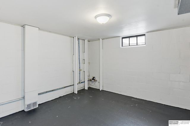 1310 N 67th Street, Lincoln, NE 68505