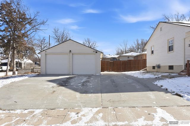 1310 N 67th Street, Lincoln, NE 68505