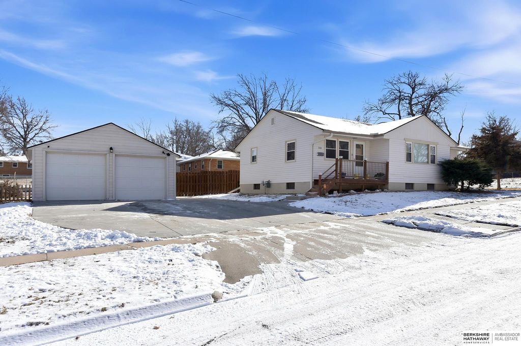 1310 N 67th Street, Lincoln, NE 68505