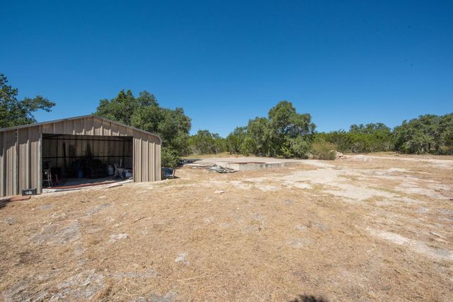 840 Forest View DR, Blanco, TX 78606