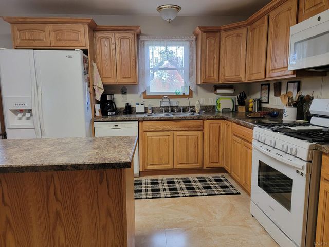 1577 Benner Highway, Clayton, MI 49235