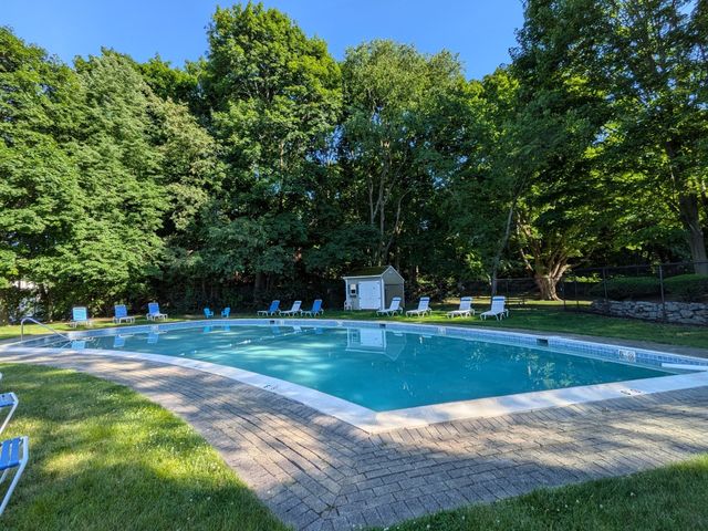 22 Chestnut Pl 306, Brookline, MA 02445