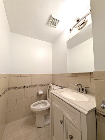 22 Chestnut Pl 306, Brookline, MA 02445