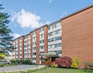 22 Chestnut Pl 306, Brookline, MA 02445