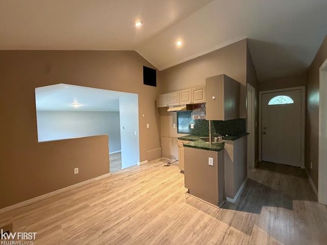 1329 E Decamp Street, Burton, MI 48529