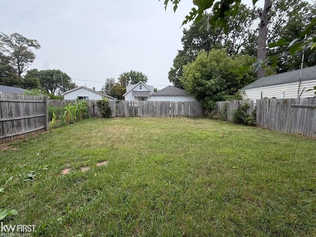 1329 E Decamp Street, Burton, MI 48529