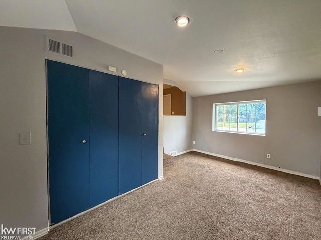 1329 E Decamp Street, Burton, MI 48529