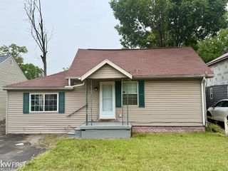 1329 E Decamp Street, Burton, MI 48529