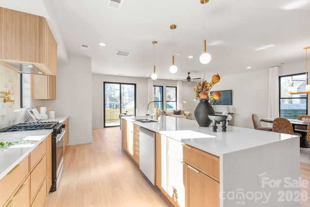 1637 Umstead Street, Charlotte, NC 28205