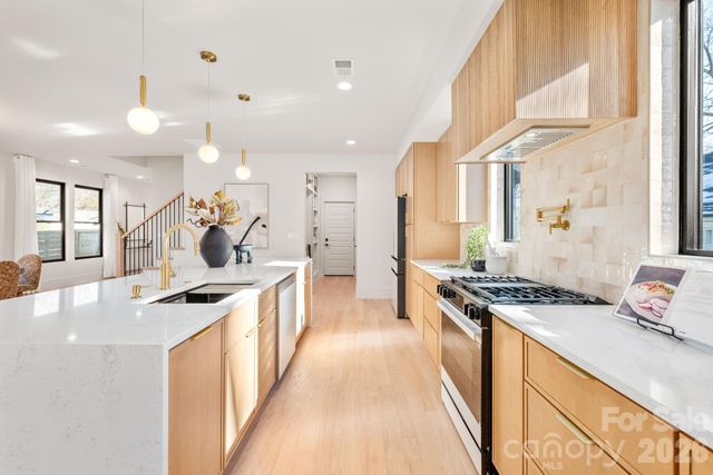 1637 Umstead Street, Charlotte, NC 28205