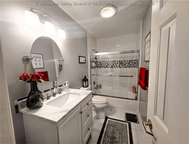 100 Deerfield Lane, Cottageville, WV 25239