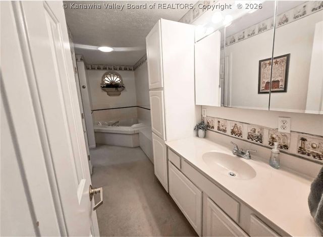 100 Deerfield Lane, Cottageville, WV 25239