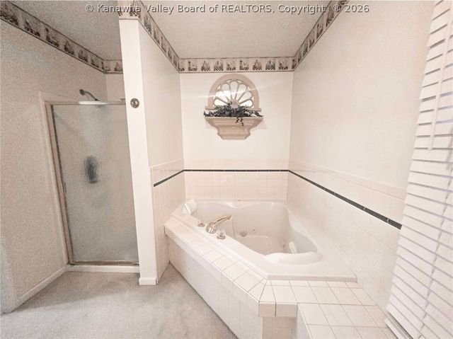 100 Deerfield Lane, Cottageville, WV 25239