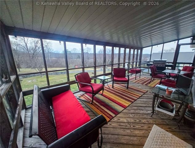 100 Deerfield Lane, Cottageville, WV 25239