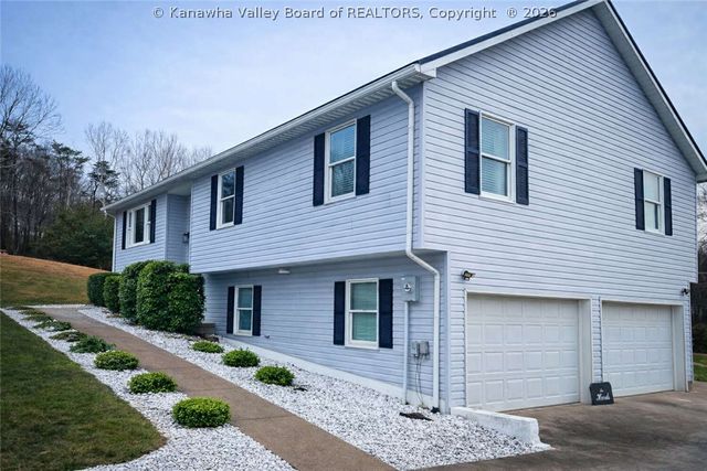 100 Deerfield Lane, Cottageville, WV 25239