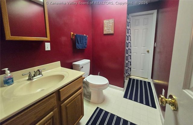 100 Deerfield Lane, Cottageville, WV 25239