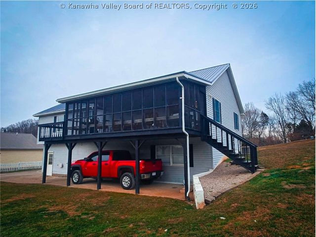 100 Deerfield Lane, Cottageville, WV 25239