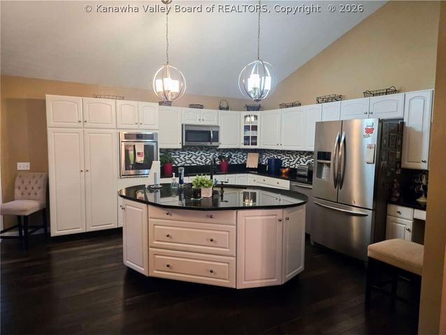 100 Deerfield Lane, Cottageville, WV 25239