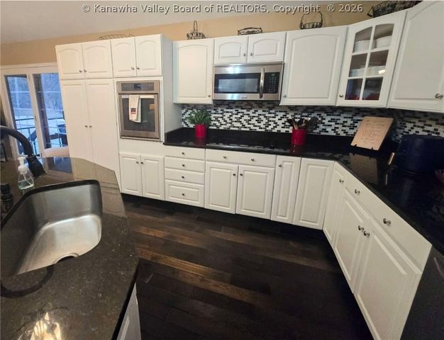 100 Deerfield Lane, Cottageville, WV 25239