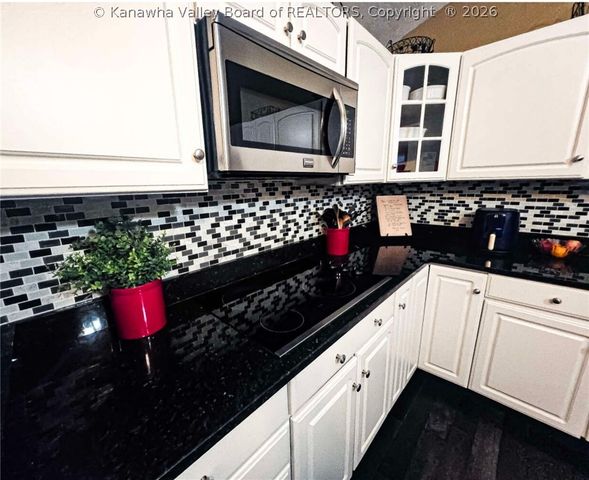 100 Deerfield Lane, Cottageville, WV 25239