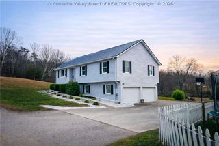 100 Deerfield Lane, Cottageville, WV 25239