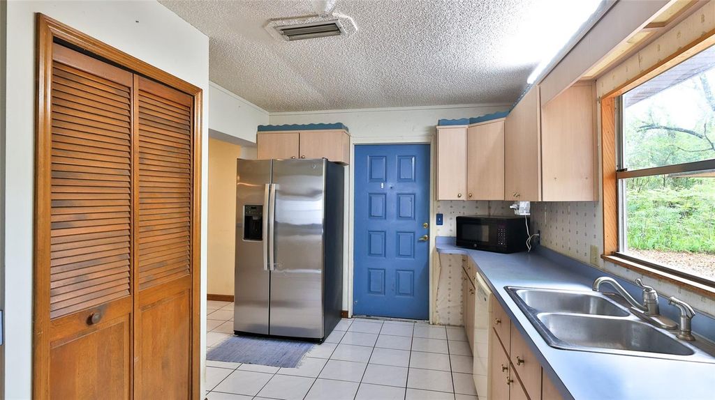 Image 8 of property listing at 461 AUSTIN STREET, Lake Helen, FL 32744