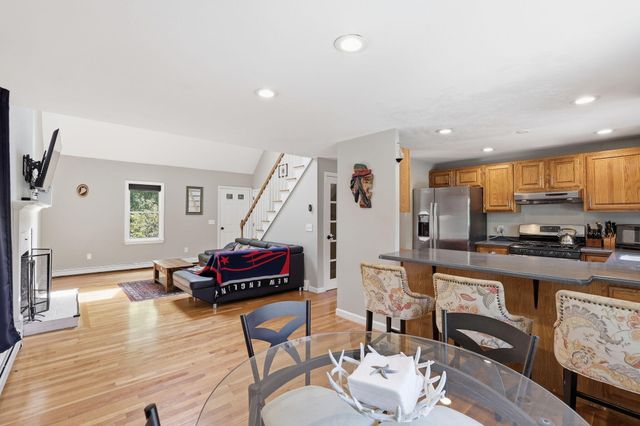 10 Marthas Way, Centerville, MA 02632