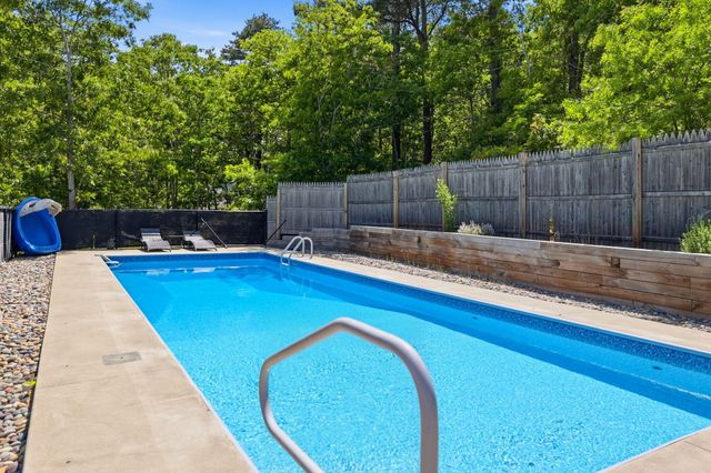 10 Marthas Way, Centerville, MA 02632