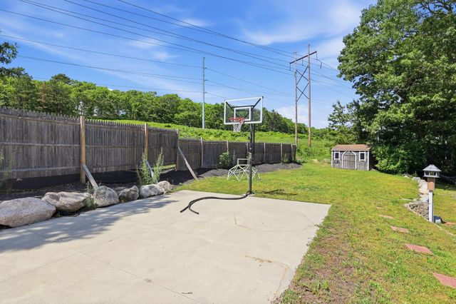10 Marthas Way, Centerville, MA 02632