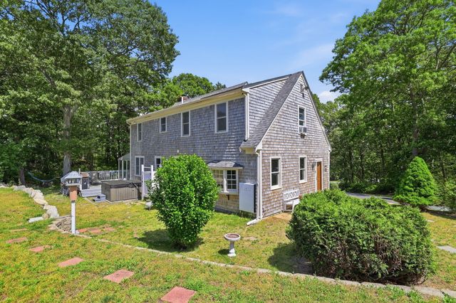10 Marthas Way, Centerville, MA 02632