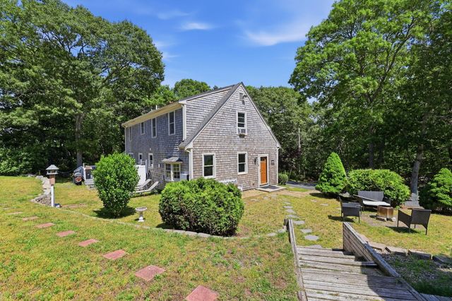 10 Marthas Way, Centerville, MA 02632