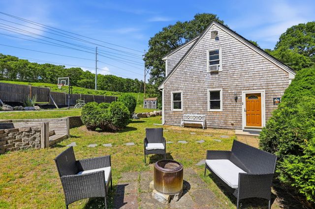10 Marthas Way, Centerville, MA 02632