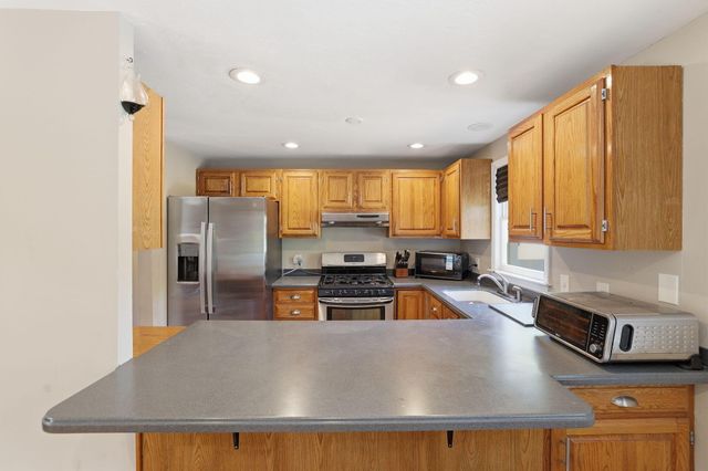 10 Marthas Way, Centerville, MA 02632