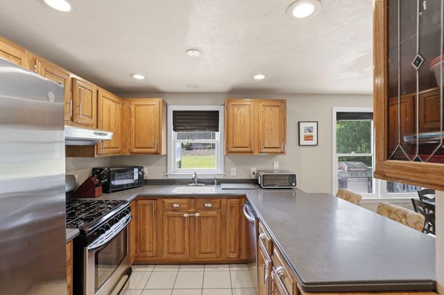 10 Marthas Way, Centerville, MA 02632