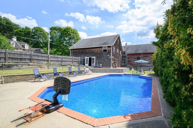 117 Spring St, Hull, MA 02045