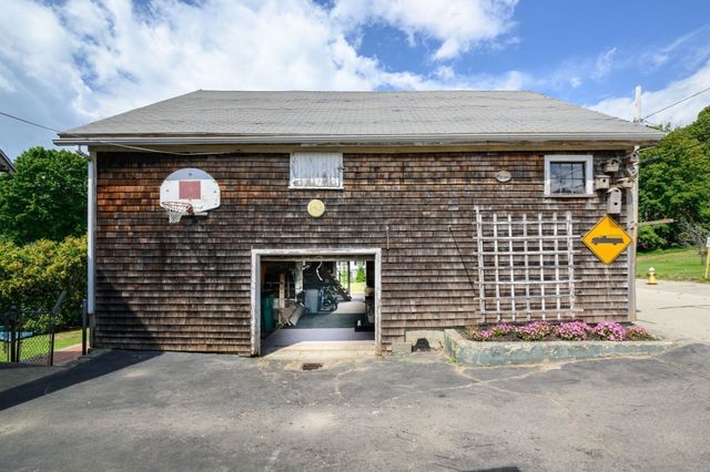 117 Spring St, Hull, MA 02045