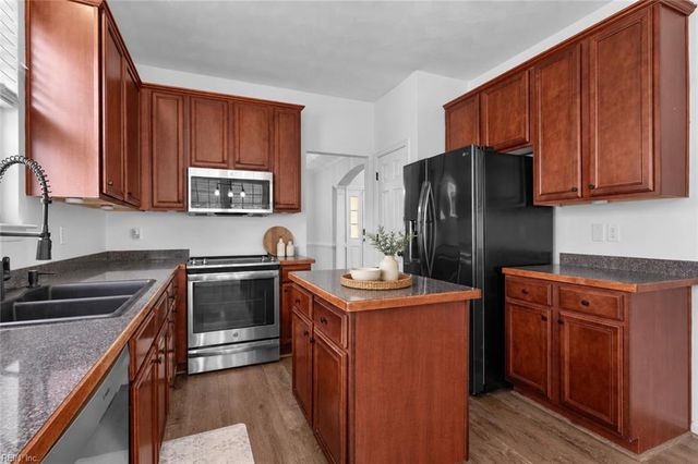 219 Tracy DR, Suffolk, VA 23434