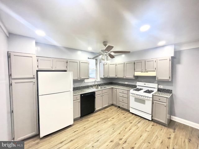 192 GREEN LN #1, Philadelphia, PA 19127