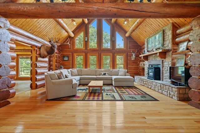 2024 Dogwood Tree Road, Reeds Spring, MO 65737